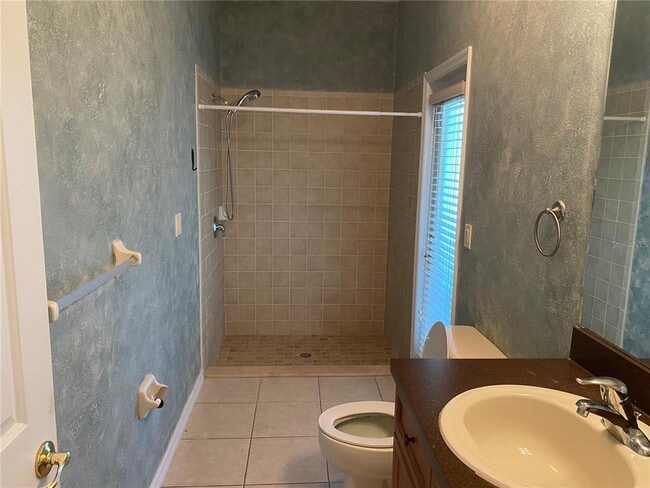 Building Photo - 9618 Spring Lake Dr