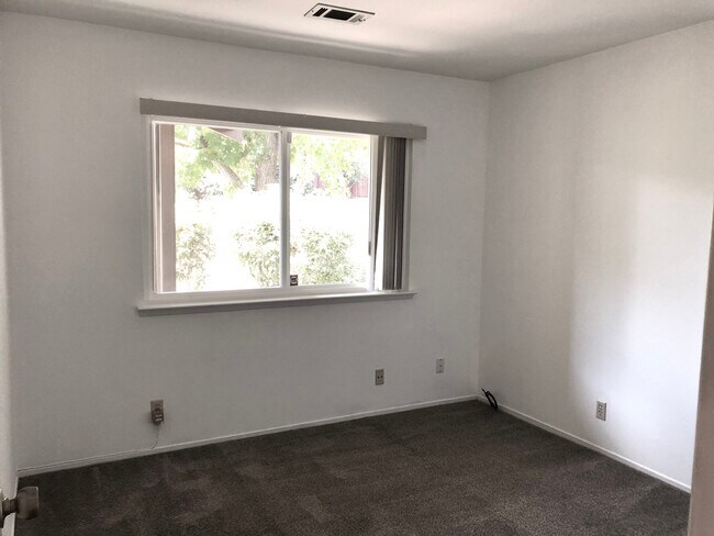 Guest Bedroom - 2405 Deer Tree Ct