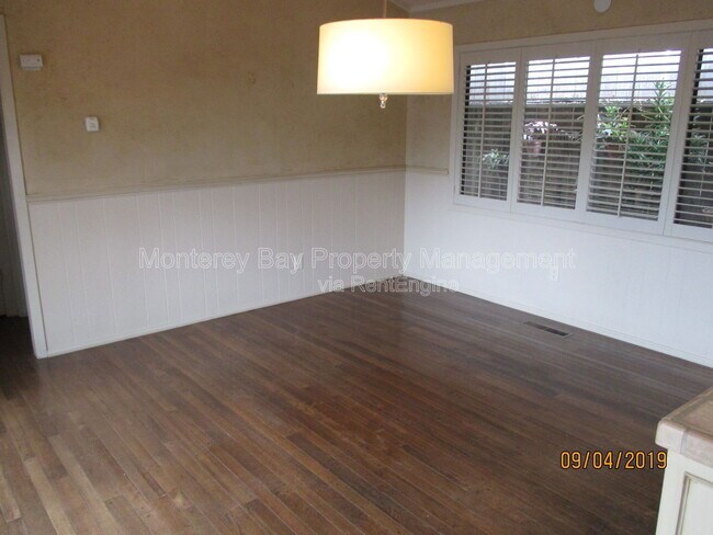 Building Photo - 3NW Guadalupe Ave