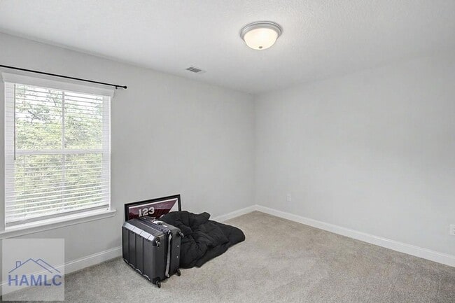 Building Photo - 785 Fairview Cir