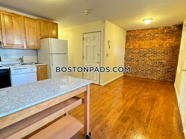 Building Photo - 94 Tyler St.