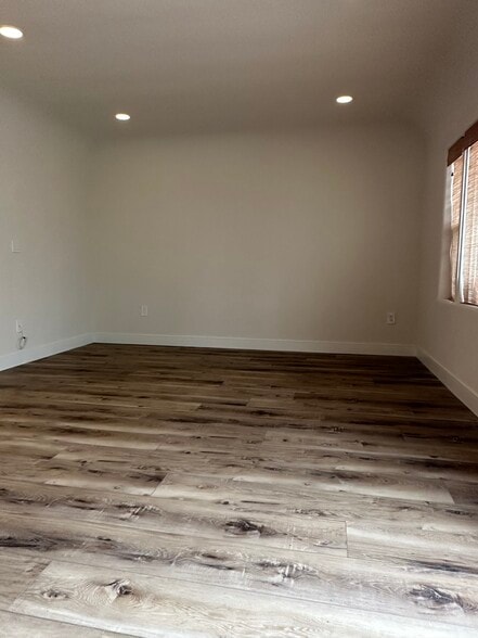 Building Photo - 726 Cohasset Ct