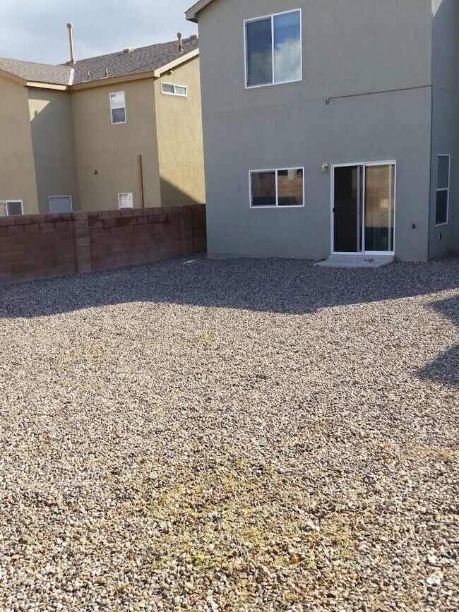 Building Photo - Beautiful Home in Gated Community w/pool