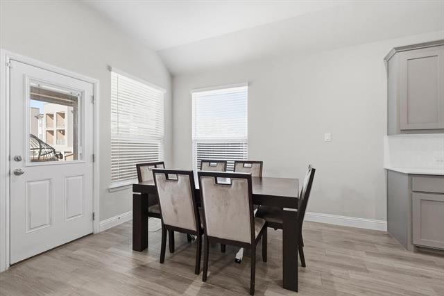 Building Photo - 2001 Oleander St