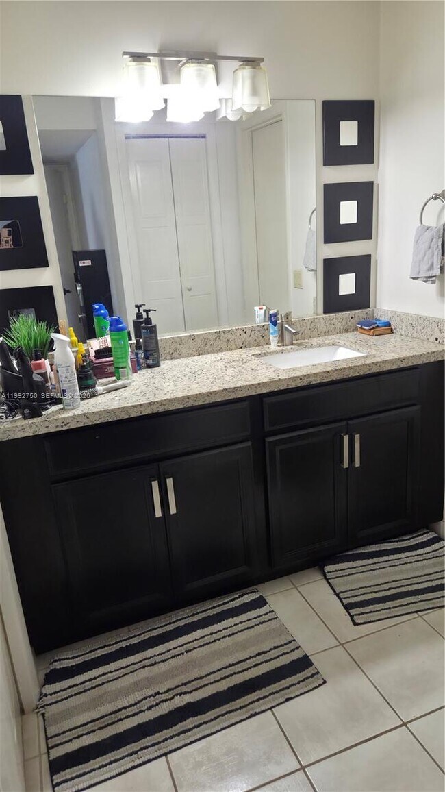 Building Photo - 357 Lakeview Dr