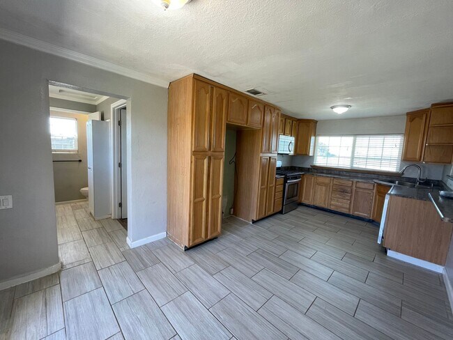 Building Photo - Country Charm Living Single Story Ranch Home