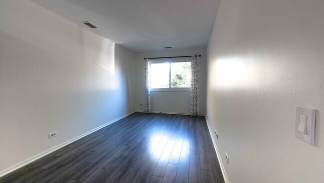 Building Photo - 912 Crain St