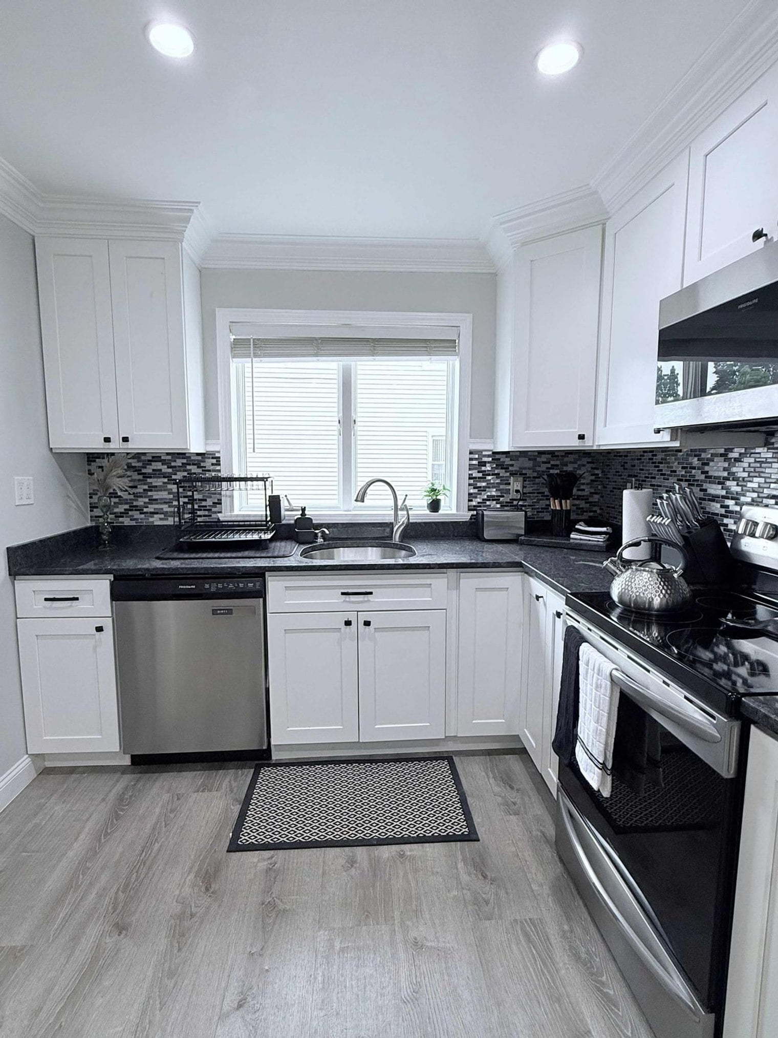 Building Photo - 24 White St