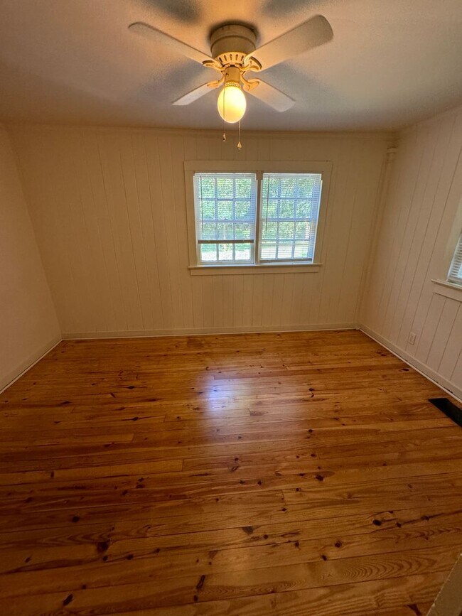 Building Photo - Quiet Forested 2 Bedroom Unit