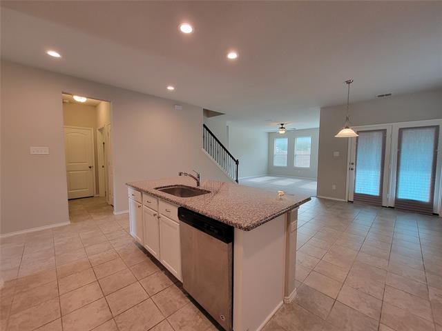Building Photo - 4725 Redbud Dr