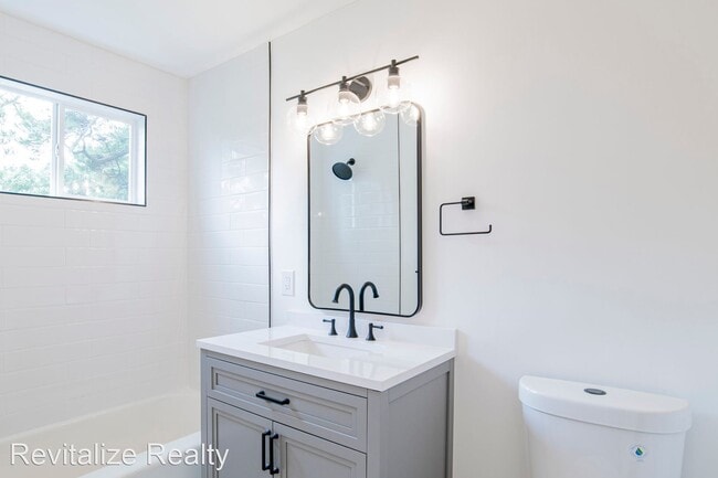 Building Photo - 3 br, 2 bath House - 65 Bishop Lane S