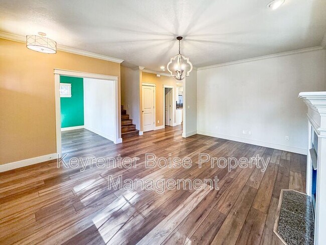 Building Photo - 998 E Shadow Creek Ln