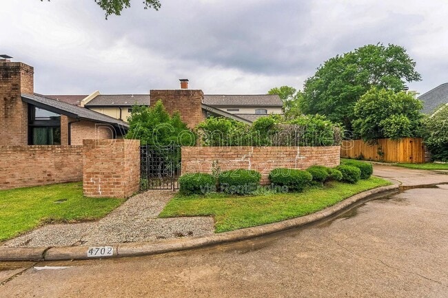 Primary Photo - 4702 N Cashel Cir