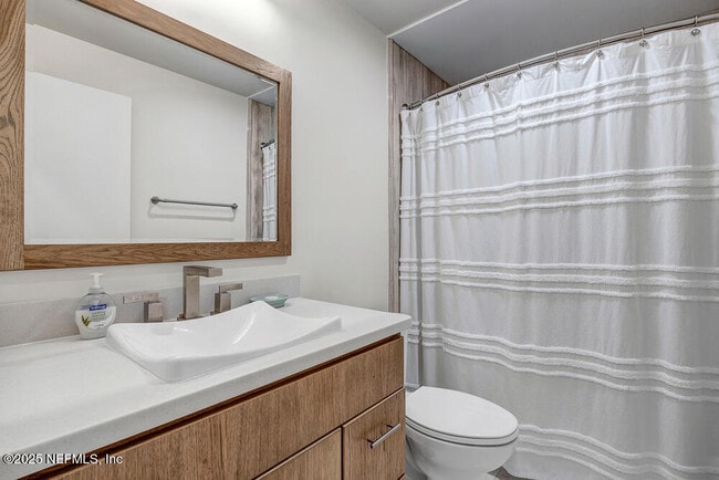 Building Photo - 810 Spinnakers Reach Dr