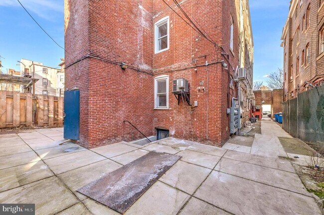 Building Photo - 4508 Walnut St