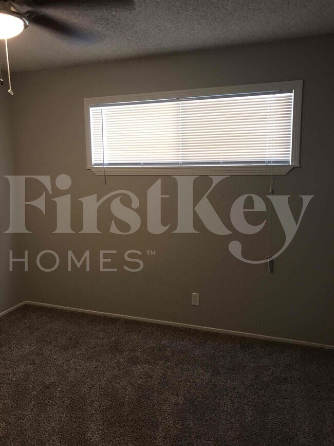 Building Photo - 1810 Renada Cir