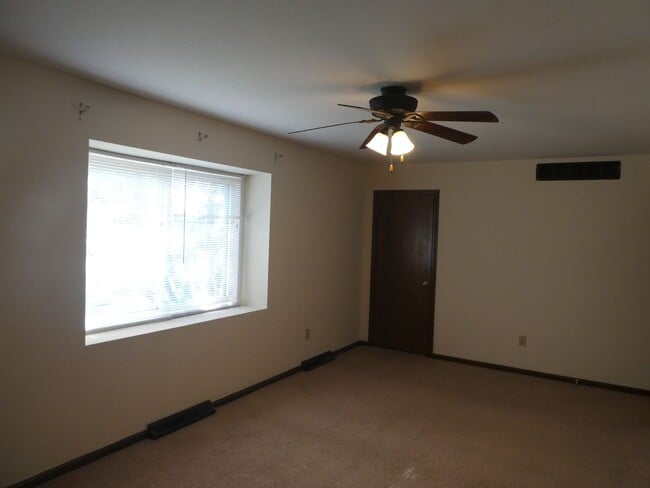 Building Photo - 1409 Joann St