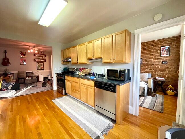 Primary Photo - 8 Mead St