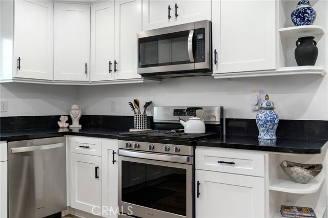 Building Photo - 329 E Lanzit Ave