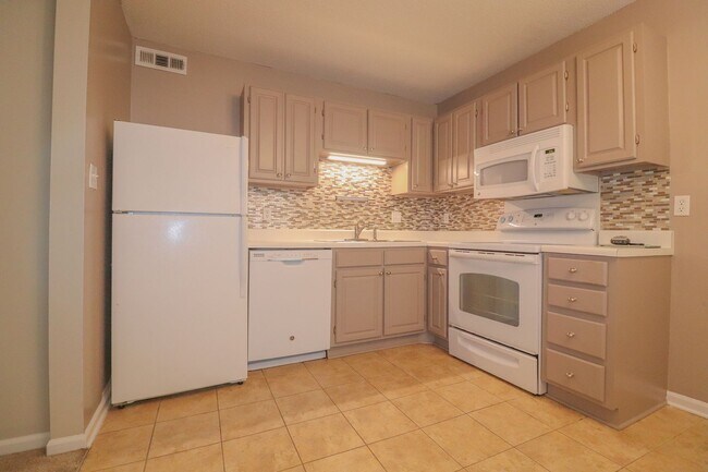 Building Photo - Super cute 2 bedroom condo in great Rock Hill location!