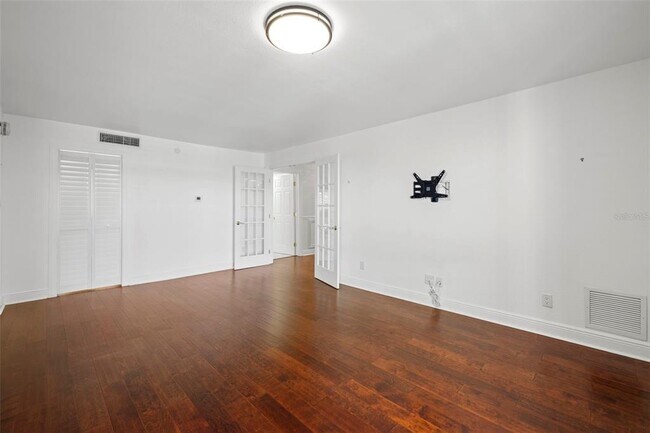 Building Photo - 3301 Bayshore Blvd