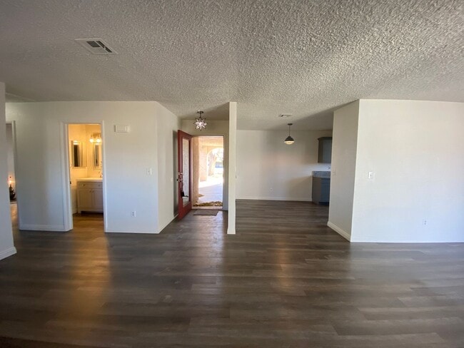 Building Photo - CALVADA VALLEY U7 - E. Calvada Blvd.