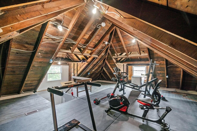 Building Photo - 921 Linwood Ave