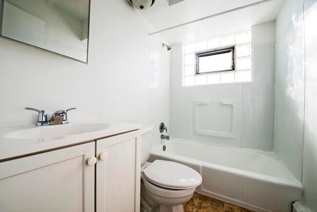 Building Photo - 1501-1503 State St