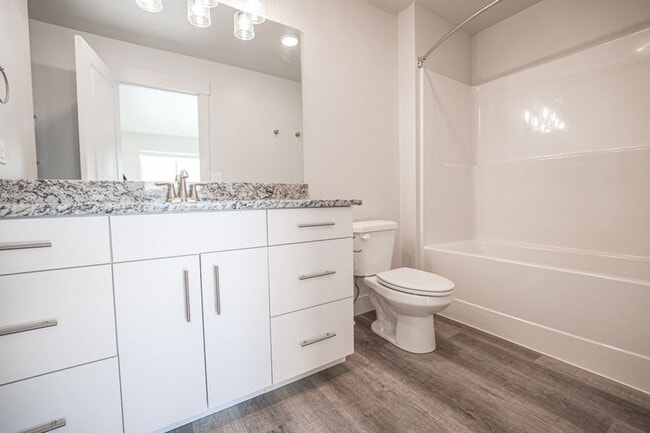 Building Photo - 3 bed, 2.5 bath Summerfield Townhome found in Rexburg! BRAND NEW PAINT THROUGHOUT!!!!