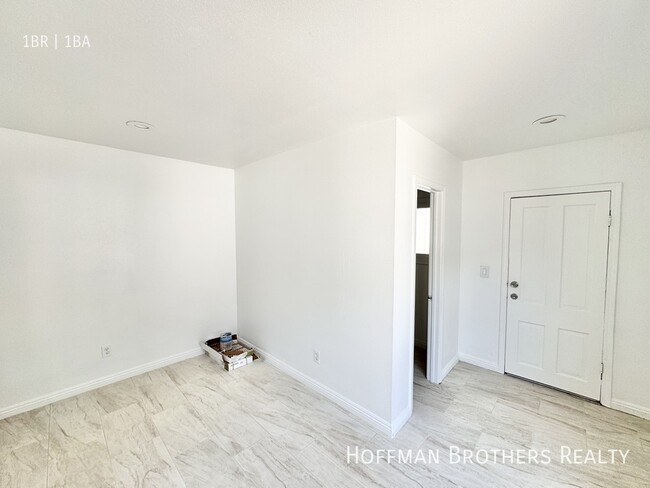 Building Photo - 2545 Santa Ana St