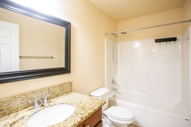 Building Photo - 4 Bedroom Oregon City with Large Bonus Roo...