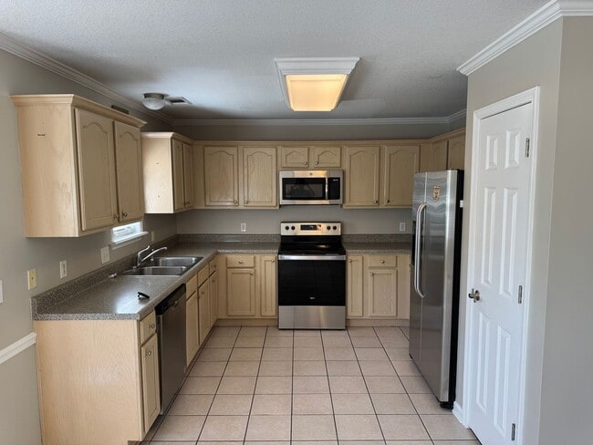 Building Photo - Great 3 bedroom 2.5 bath home!