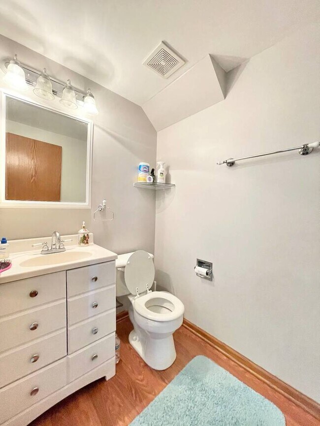 Building Photo - 2565 Dickens Ct