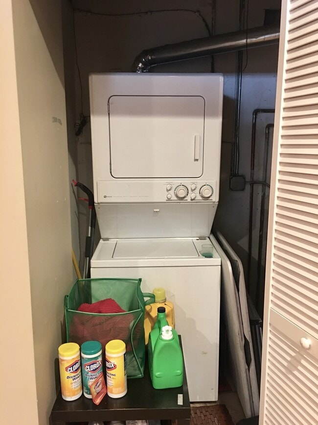 Building Photo - 2040 W McLean Ave