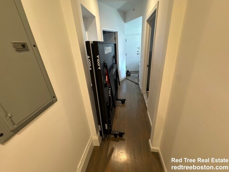 Building Photo - 1408 Beacon St
