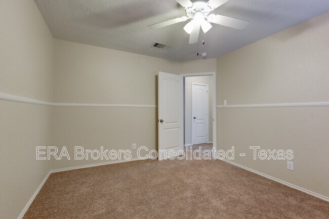 Building Photo - 16734 Basin Oak