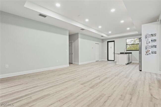 Building Photo - 1135 Randletree St E