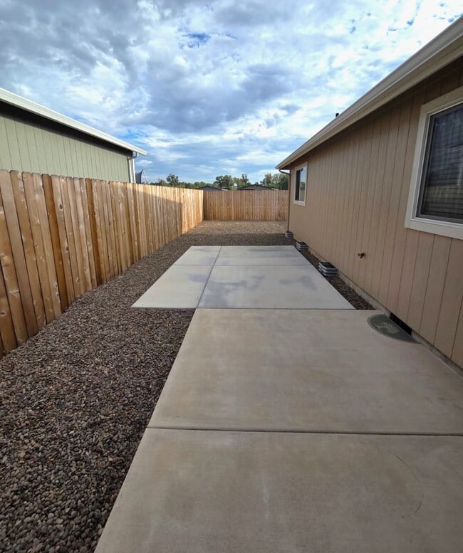 Building Photo - Newer Two bedroom/Two bath Duplex | Available NOW