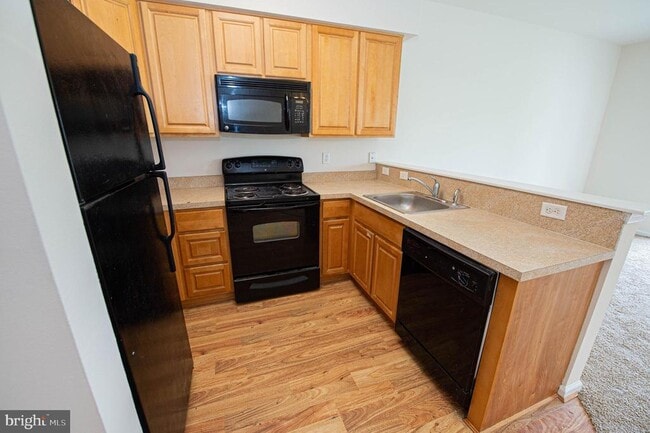 Building Photo - 438 Parkview Ct