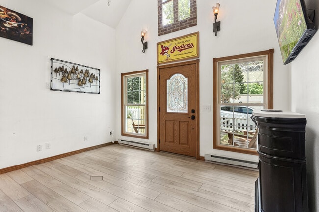 Building Photo - 400 Argentine St