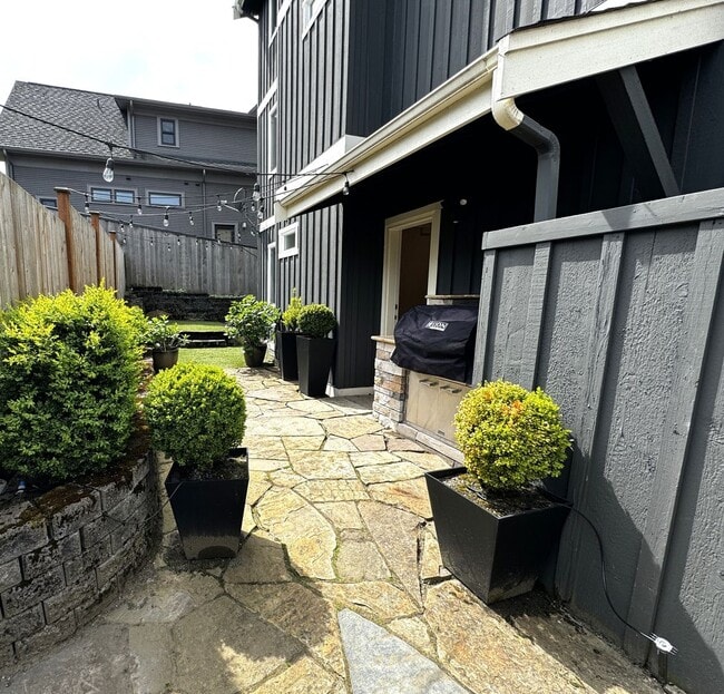 Building Photo - 4bd/4.5ba Seattle House