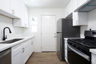 Building Photo - *OPEN HOUSE: 6/14 10AM-12:30PM*  Charming ...