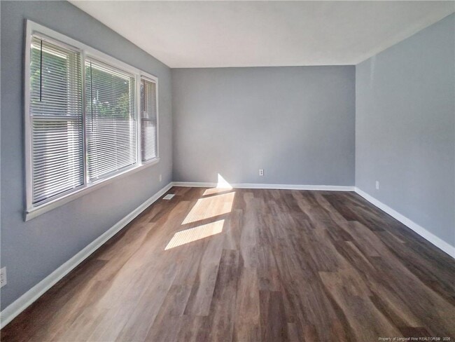 Building Photo - 1086 Essex Pl