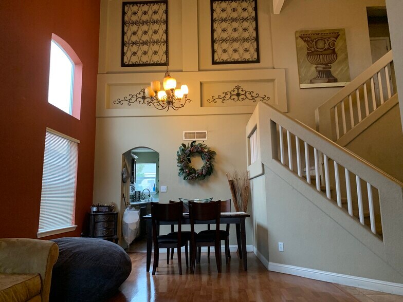 Formal Dining - 12280 Red Sun
