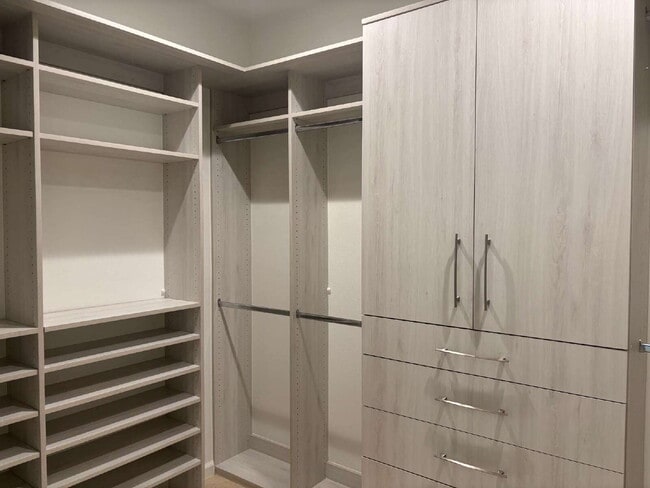 Building Photo - Stylish 2-Bedroom Oasis Domani, Residents ...