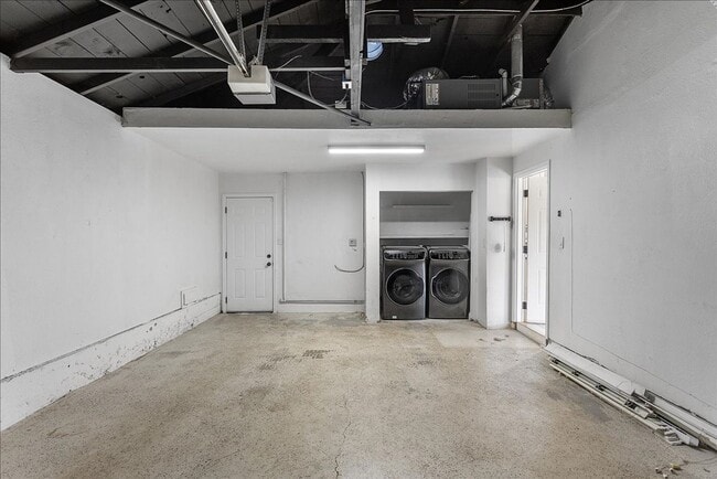 Building Photo - 4052 Huntington St