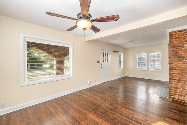 Building Photo - 4 Bedroom  Now Available!