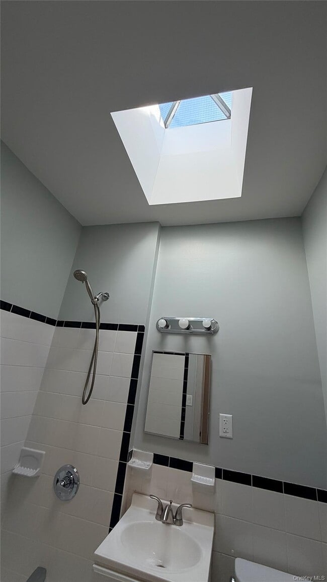 Building Photo - 97-16 Metropolitan Ave