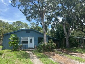 Building Photo - Location, Location, location! Two Bedroom,...