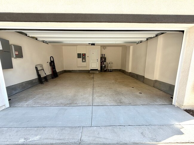 Building Photo - Brand-New Luxury Townhome for Lease in Claremont